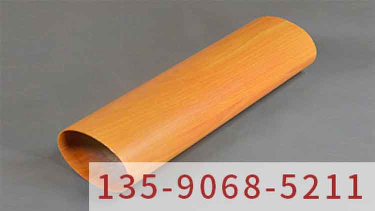 木紋鋁單板廠家之鋁單板是一種常見(jiàn)的外墻裝飾材料